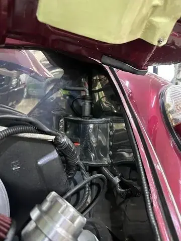 Detalhe interno do Fusca com peças cromadas
